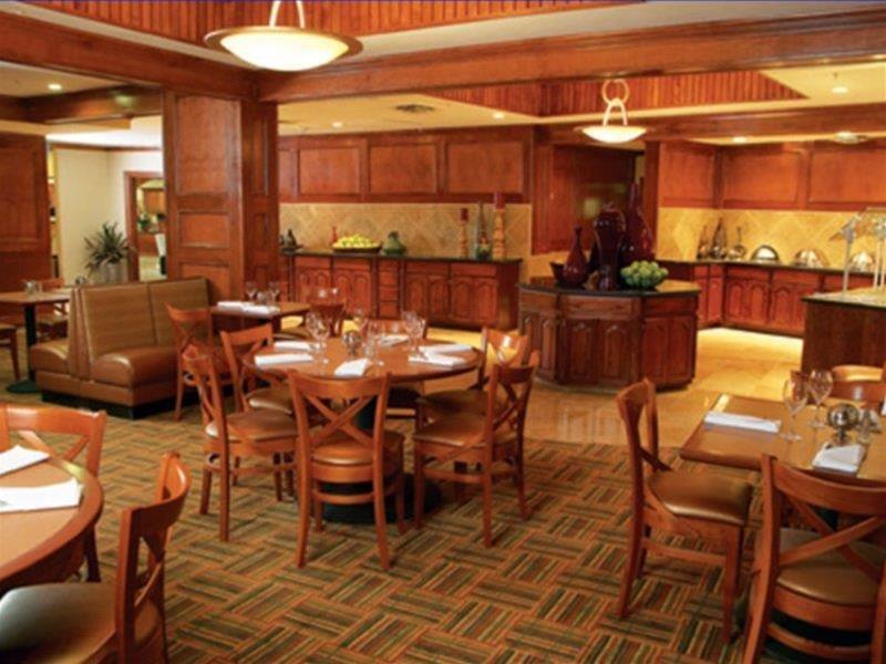 Holiday Inn Express Dallas Market Center By Ihg Restaurant photo