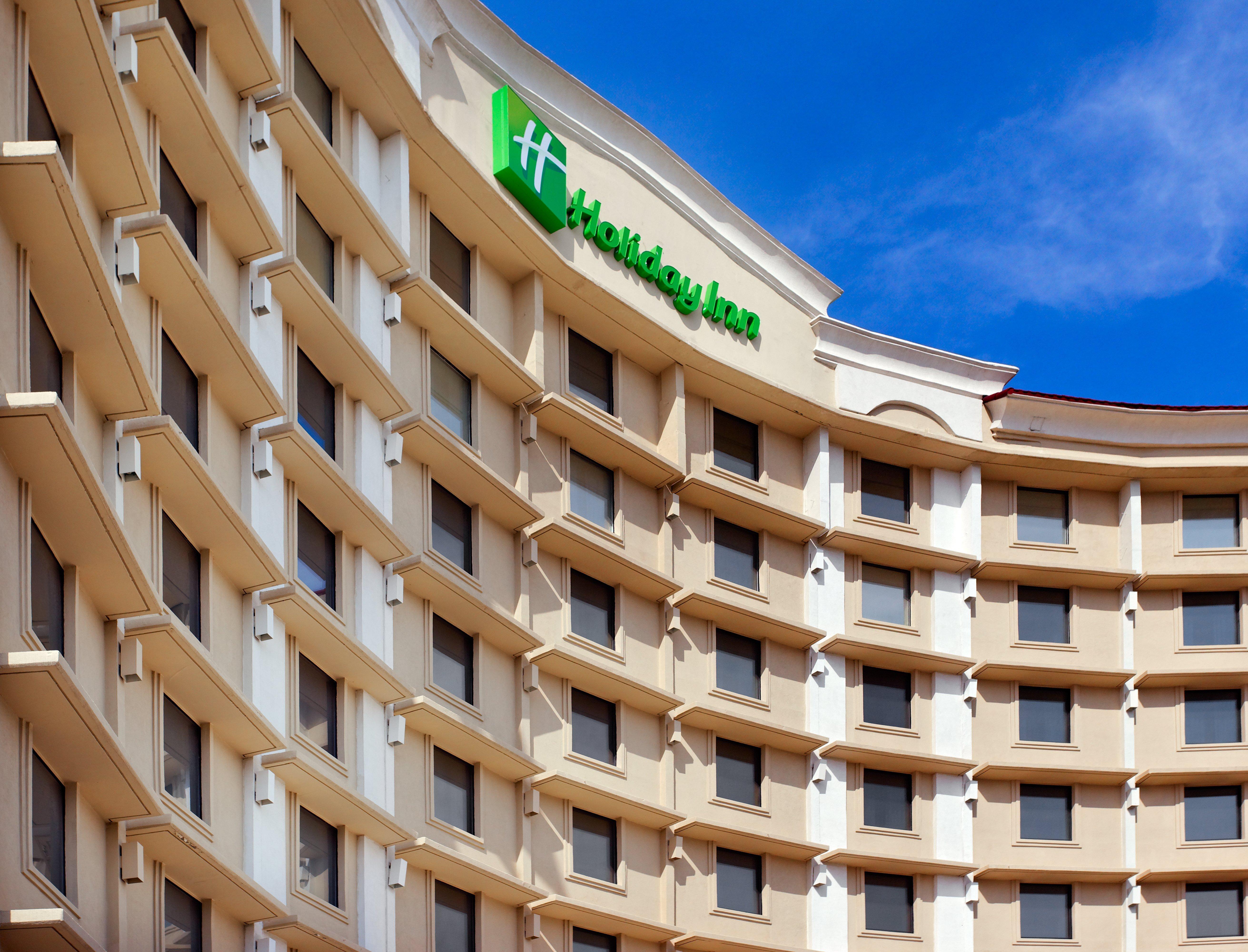 Holiday Inn Express Dallas Market Center By Ihg Exterior photo