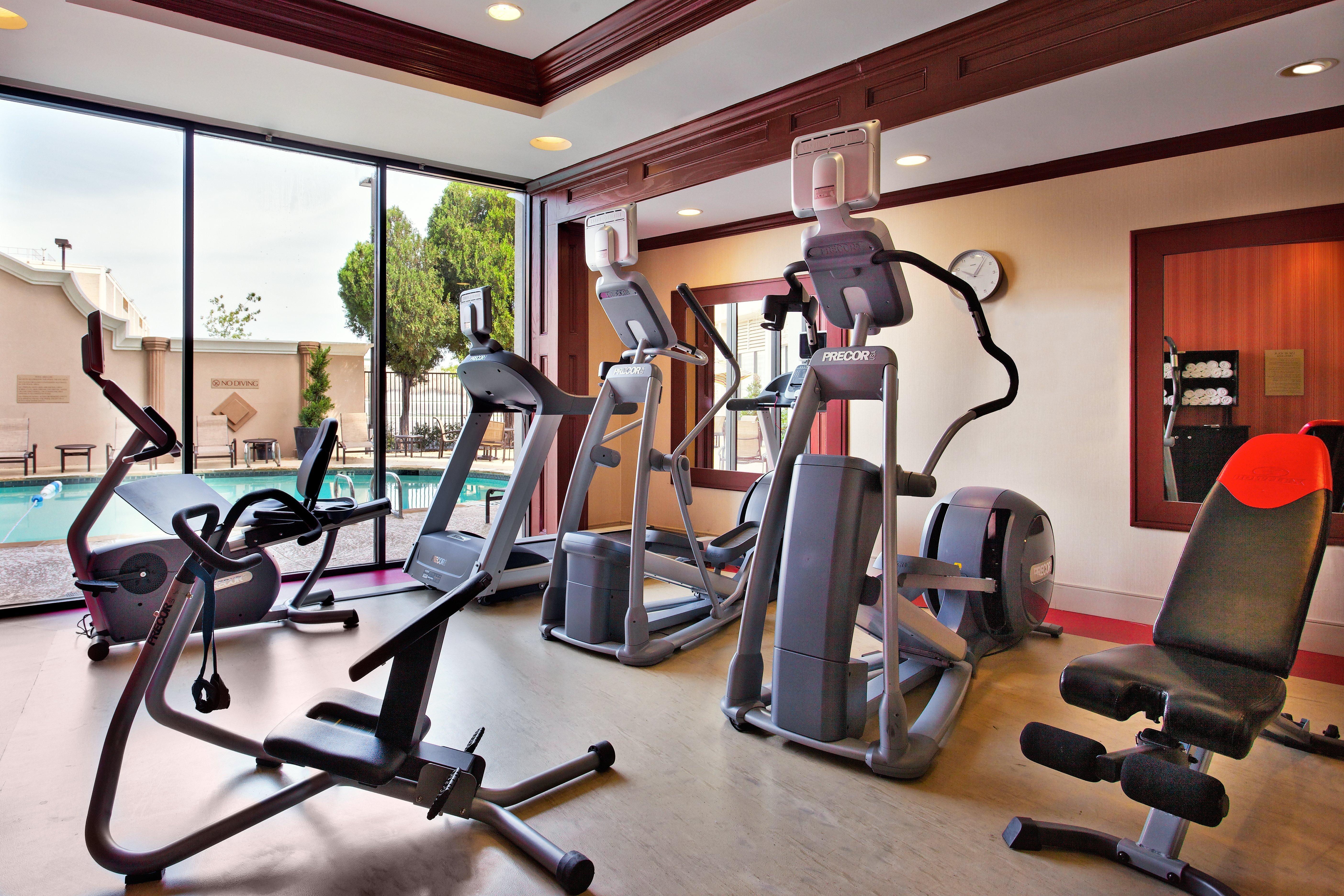 Holiday Inn Express Dallas Market Center By Ihg Exterior photo