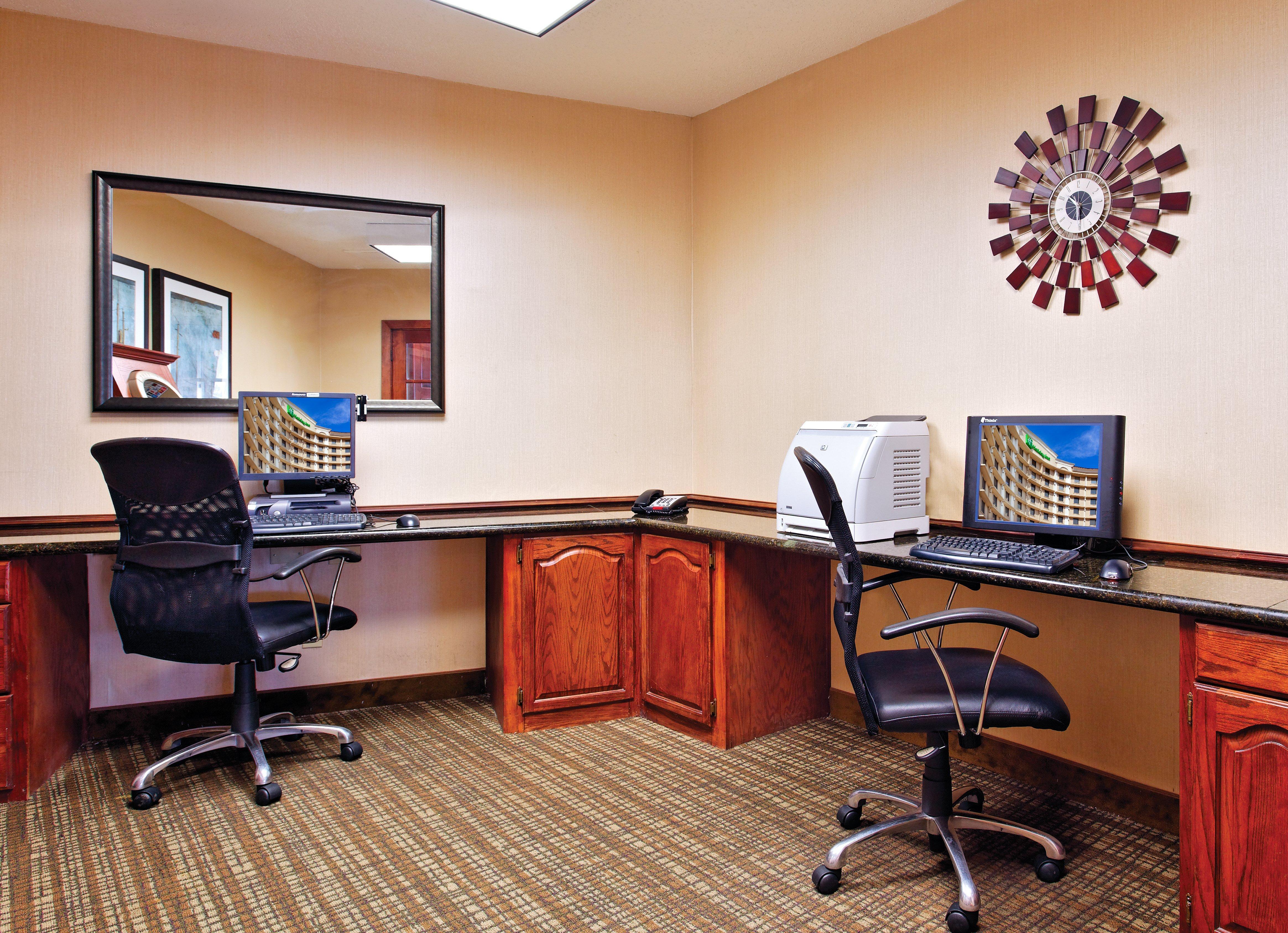 Holiday Inn Express Dallas Market Center By Ihg Exterior photo