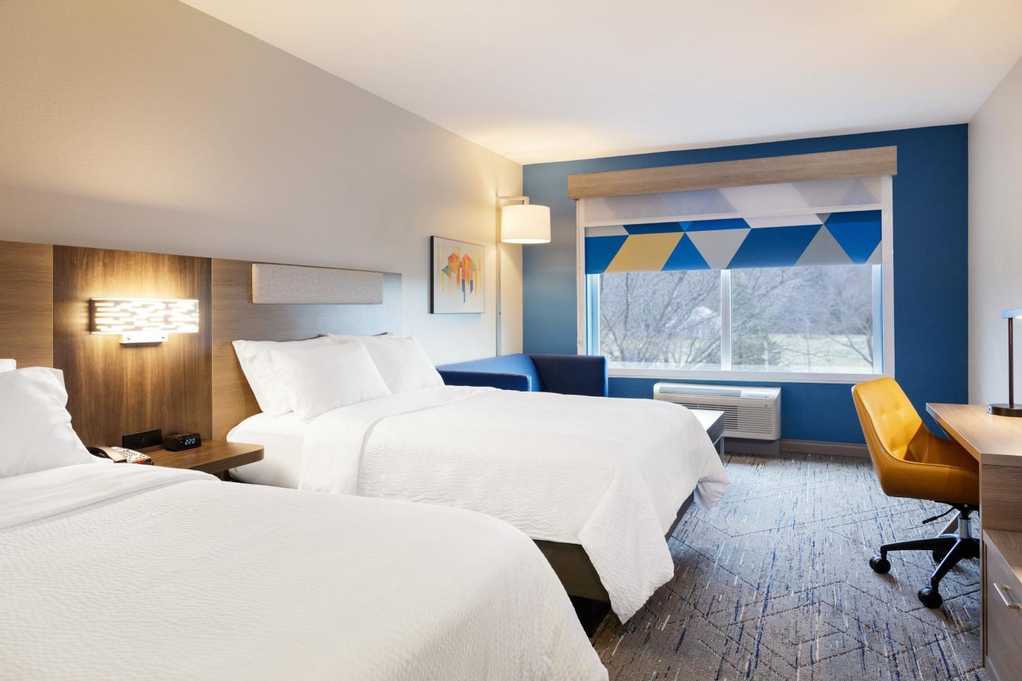 Holiday Inn Express Dallas Market Center By Ihg Exterior photo
