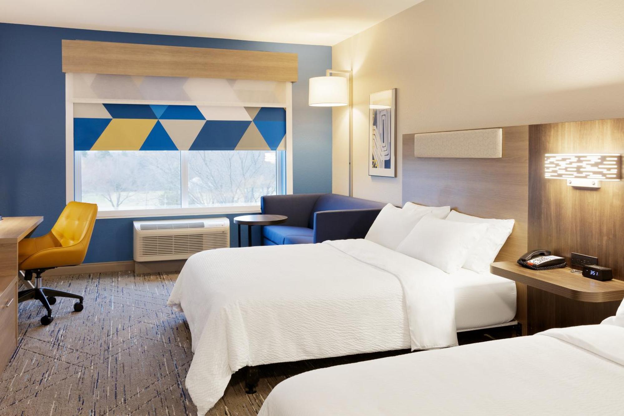 Holiday Inn Express Dallas Market Center By Ihg Exterior photo